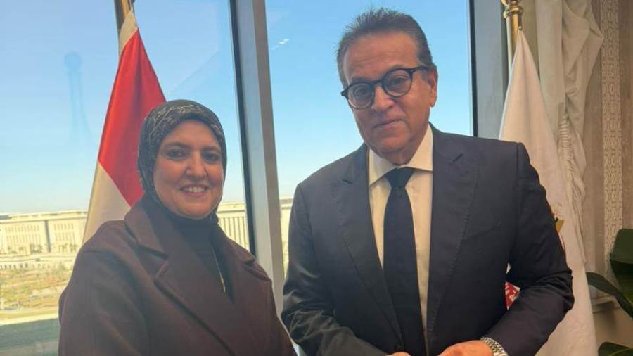 وزير الصحة والنائبة زينب محمد فهيم