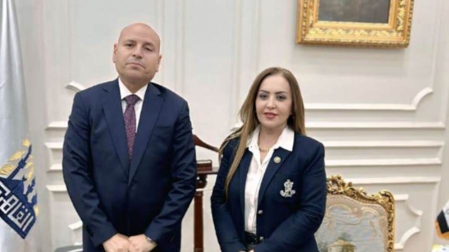محافظ القاهرة الدكتور ابراهيم صابر وعضو مجلس النواب السابق الدكتورة جيهان البيومي