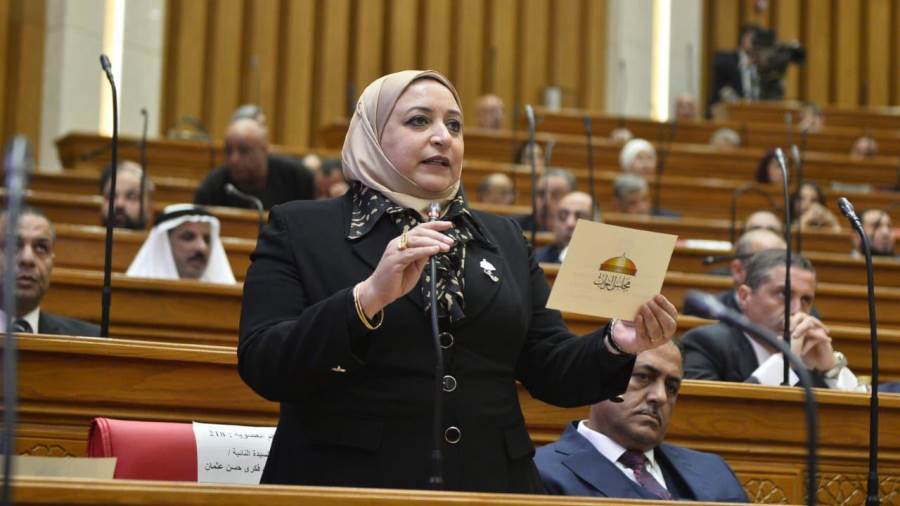 عتمان تقدم "روشتة" حل أزمة مدرسات محو الأمية.. "الاستقرار الوظيفي هو الحل"|خاص