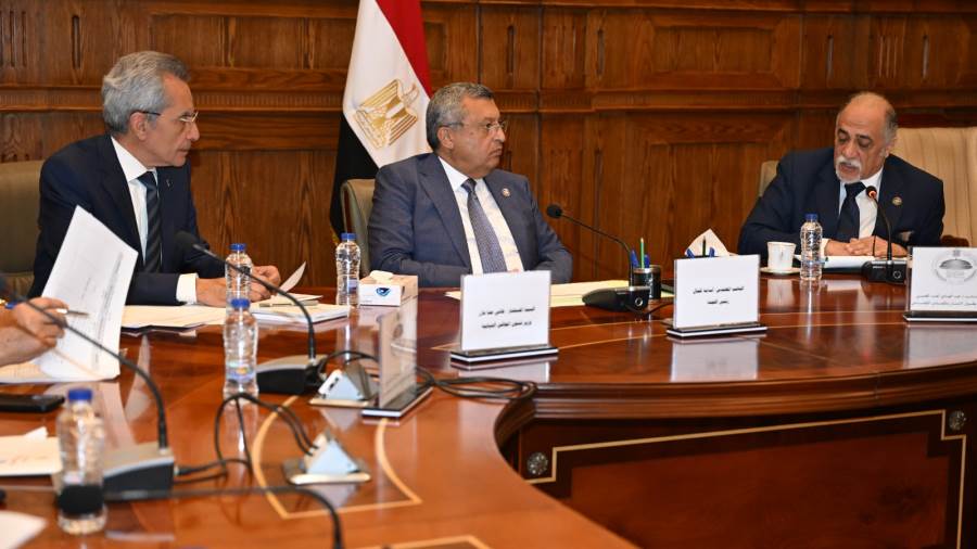 اجتماع لجنة الطاقة والبيئة والقوى العاملة بمجلس الشيوخ