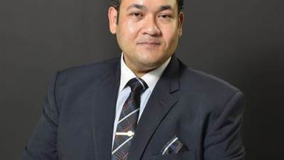 عضو بـ"مجلس الشيوخ" عن واقعة"سيدة المحكمة":"الضابط والمستشارة مُخطئان"