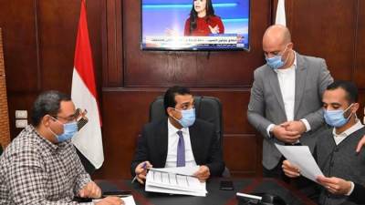 حازم عمر يترأس غرفة العمليات المركزية بديوان محافظة قنا