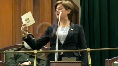 إيمان العجوز تؤدى اليمين الدستورى خلال الجلسة الافتتاحية لمجلس النواب