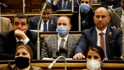 نائب يطالب وزير التعليم العالي  بالإعلان عن معايير اختيار وتعيين المعيدين بالكليات الجامعية