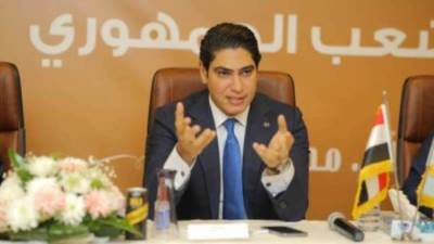 أحمد أبو هشيمة يشيد بمجهود هيئة قناة السويس.. ويؤكد: مجهود جبار من رجال تلين لشدتهم الجبال