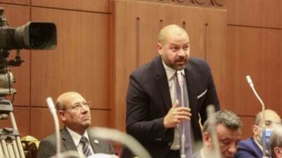 أحمد دياب يشيد بجهود تعويم السفينة البنمية الجانحة: ستظل قناة السويس أهم الممرات الملاحية عالميا