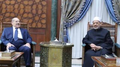 رئيس الشيوخ يقدم واجب العزاء لشيخ الأزهر في وفاة شقيقته الكبرى