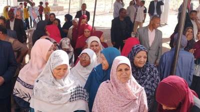 المرأة تتصدر مشهد اليوم الأول من انتخابات الدوائر الملغاة.. حضور واسع وطوابير ممتدة