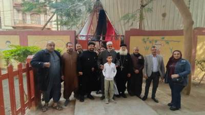 المحبة والترابط بين شركاء الوطن أثناء الإدلاء بصوتهم.. صورة تزين المشهد الانتخابي بالقليوبية 