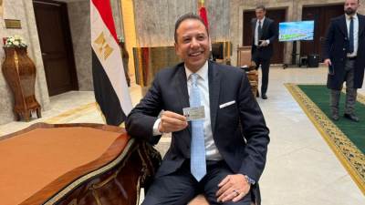 النائب حسن عمار يتسلم كارنيه عضويته ويعلن أولويات البرلمان الجديد