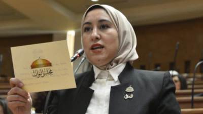 النائبة صافيناز طلعت تتقدم بطلب إحاطة عاجل بشأن وقف إعفاء هواتف المصريين بالخارج