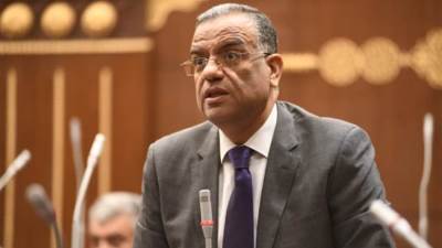 محمود مسلم يرجّح استمرار مدبولي وتعديلًا وزاريًا كبيرًا