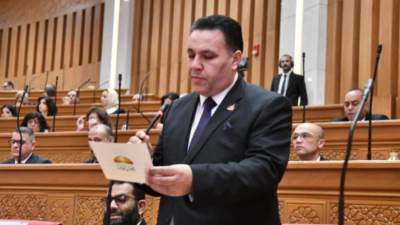 الغنيمي يطالب بتوجيه منحة الاتحاد الأوروبي للقطاع الصحي ويعلن موافقته عليها