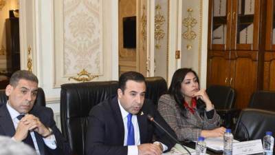 لجنة الاتصالات تبحث تشريعًا جديدًا لحماية الأطفال على الإنترنت