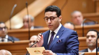 حازم توفيق يطالب بوقف إعلان لمنتج تبغ موجه للشباب خلال رمضان