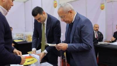 المهندس محمود عرفات أمين عام نقابة المهندسين يُدلي بصوته في انتخابات المهندسين بالقاهرة