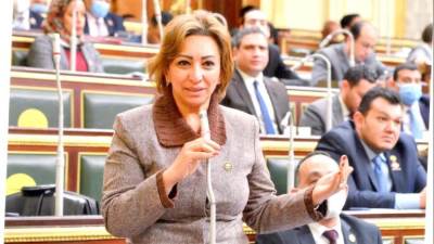 مها عبد الناصر تقترح تفعيل منع الموبايل في المدارس.. تفاصيل