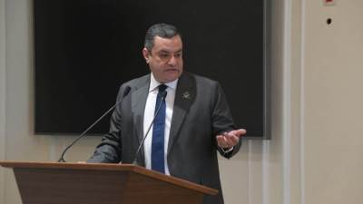 "أين اللائحة؟".. أكمل نجاتي يواجه الحكومة بسبب قانون التخطيط المعطل