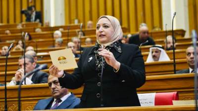 سحر عثمان تفتح ملف "فجوة الأجور": الحكومة ترفع الحد الأدنى والواقع في الشركات "3 آلاف جنيه"