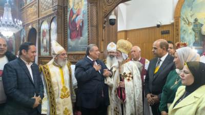 النائب مصطفى سالم يزور كنائس طهطا ويهنئ المواطنين بعيد القيامة المجيد