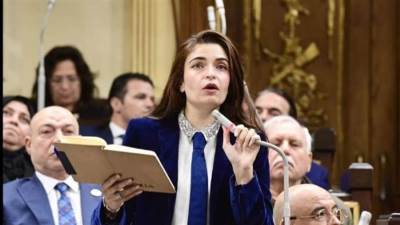 إيرين سعيد: غياب التنسيق بين الجهات المعنية أربك حسابات تكليف الأطباء |خاص