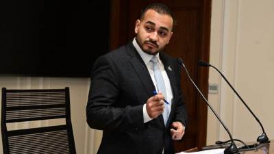 النائب أحمد ناصر يتقدم بطلب إحاطة يرصد تحديات "المطور الصناعي" ويطالب بحلول عاجلة