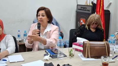 مها عبد الناصر تفتح ملف "ترتيب الحضانة": العدل يقتضي وجود الأب خلف الأم مباشرة