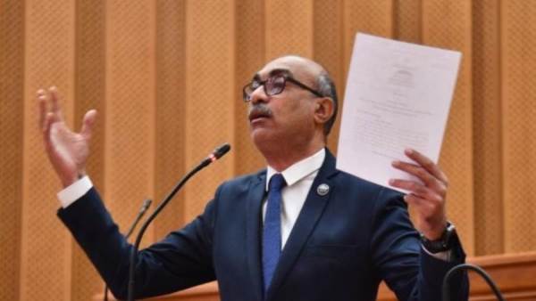 خطوة جديدة في ملف التصالح.. إحالة مشروع إيهاب منصور للجان المختصة